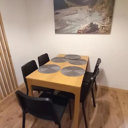 Priestranný Rena V Malebnom Apartmánovom Dome Hôrky Pri Svahu V Pavčinej Lehote Pavčina Lehota