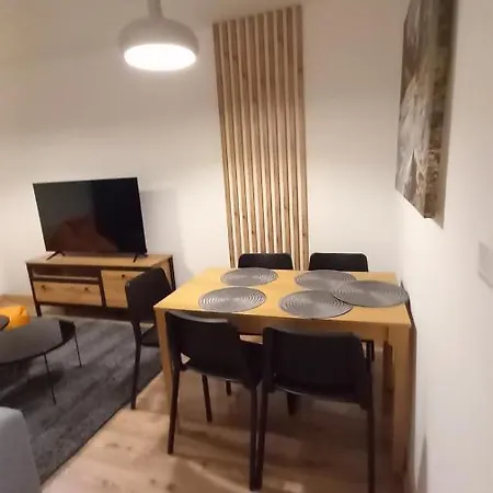 Priestranny Rena V Malebnom Apartmanovom Dome Horky Pri Svahu V Pavcinej Lehote Apartmán *