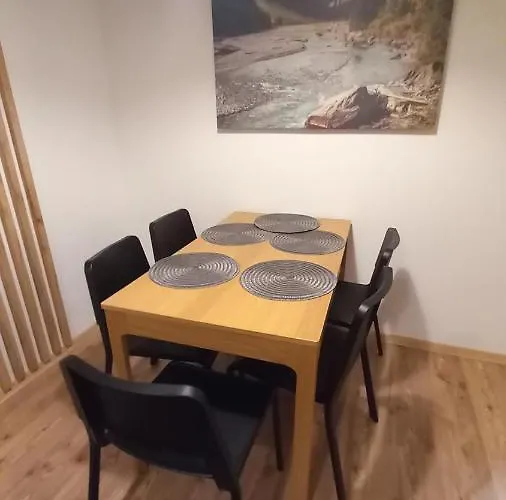 Priestranny Rena V Malebnom Apartmanovom Dome Horky Pri Svahu V Pavcinej Lehote Pavčina Lehota