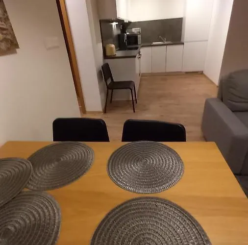 Priestranny Rena V Malebnom Apartmanovom Dome Horky Pri Svahu V Pavcinej Lehote 公寓